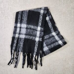 Steve Madden Black and White Plaid Scarf Winter Fall Accessory Preppy Fringe